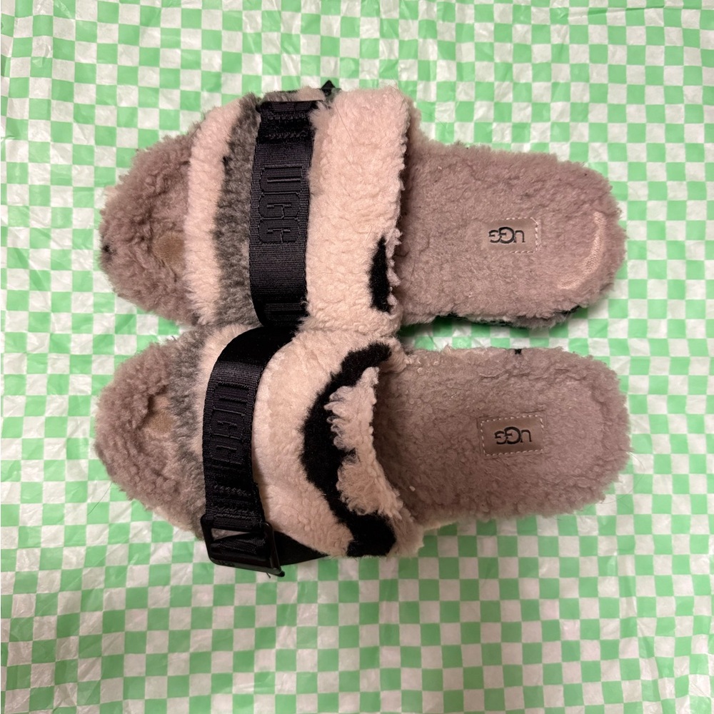 UGG Shearling Slide Sandals in Grey and Black 🩶🖤
